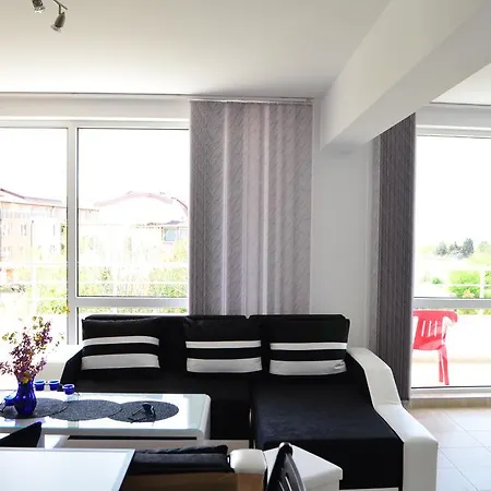 Апартамент Holiday Shalimar Bay Черноморец